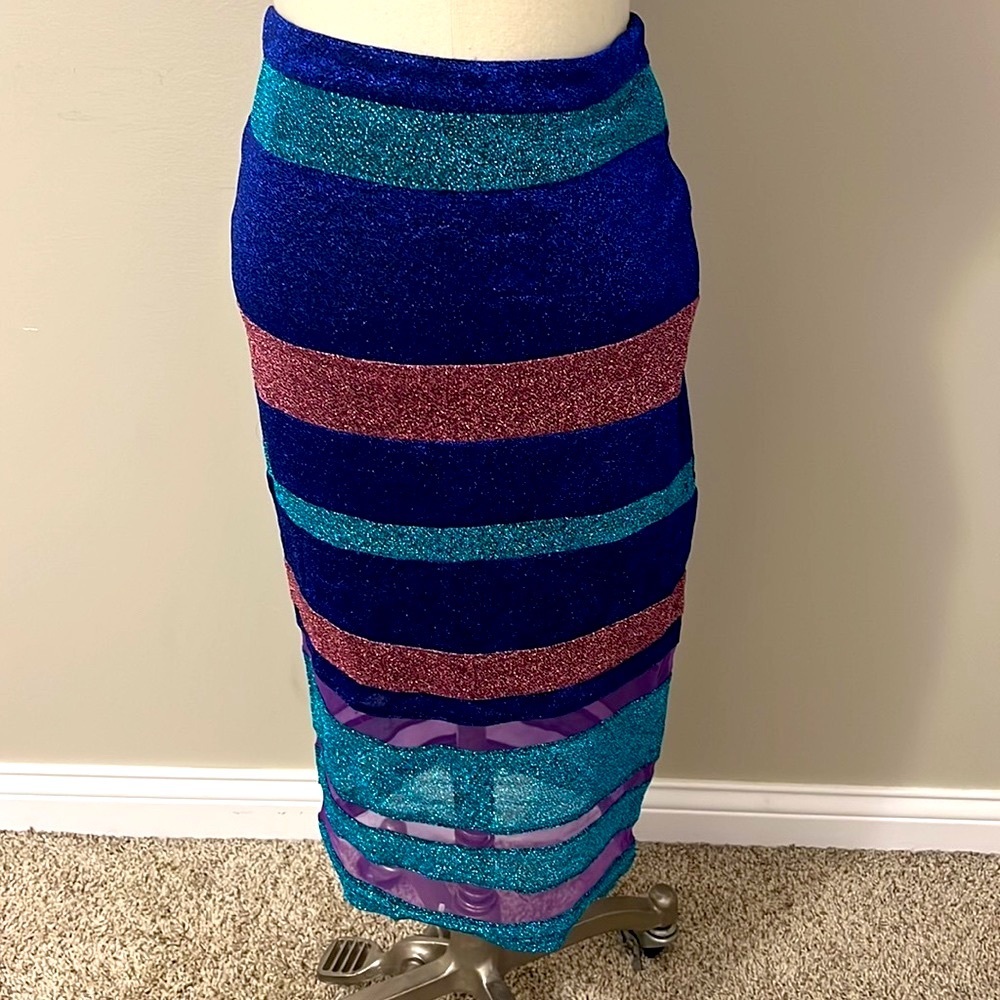 Three floor skirt
